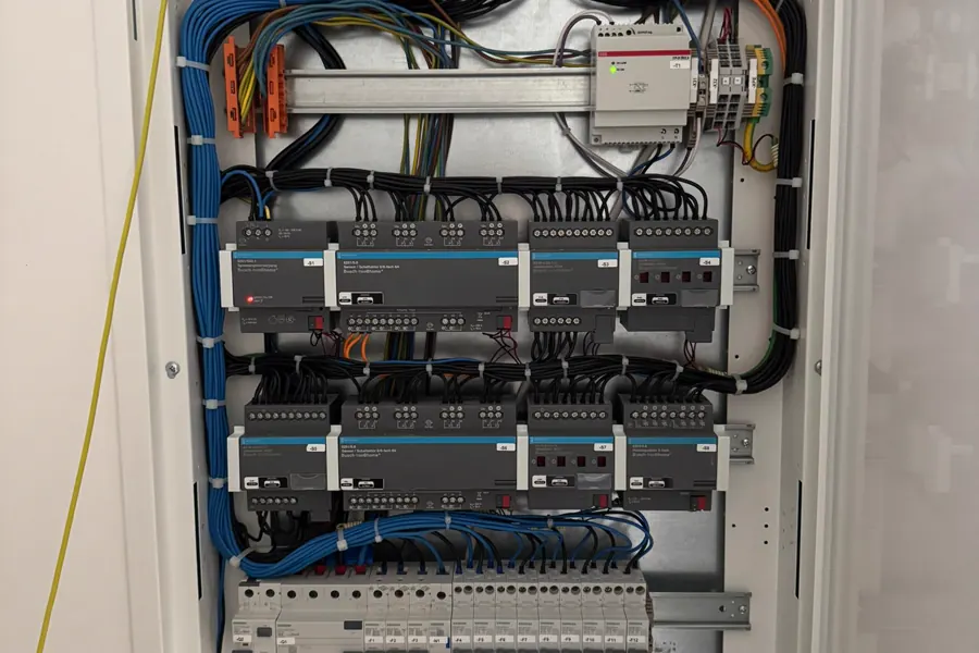 Smartverteiler mit KNX-Aktoren für Wohnungen und Häuser